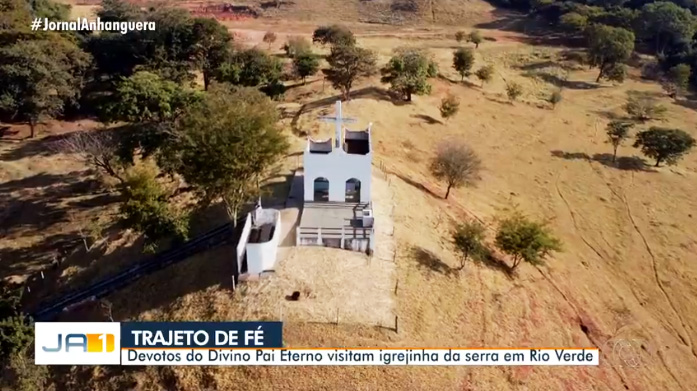 Devotos do Divino Pai Eterno visitam a Igrejinha da Serra em Rio Verde GO